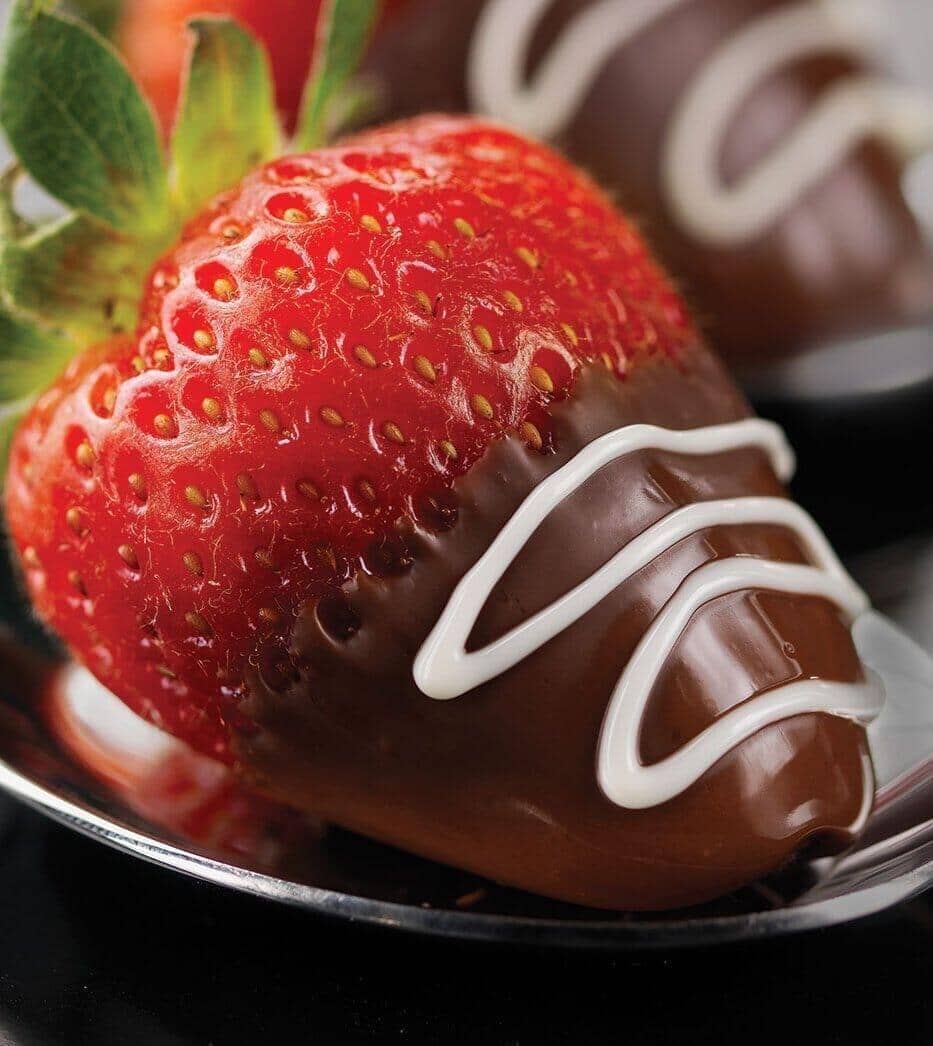 12 Premium Chocolate Dipped Strawberries™ Toronto Flower Co.
